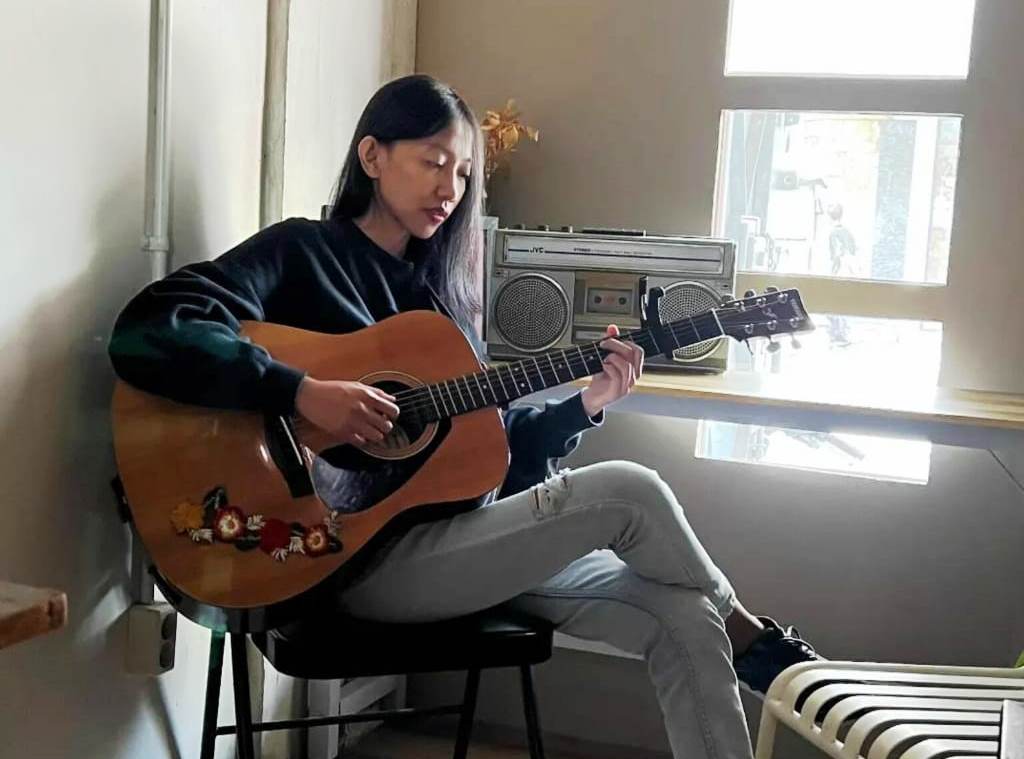 Tiya Rima : Bintang Muda Solo yang Bersinar di Industri Musik Indonesia