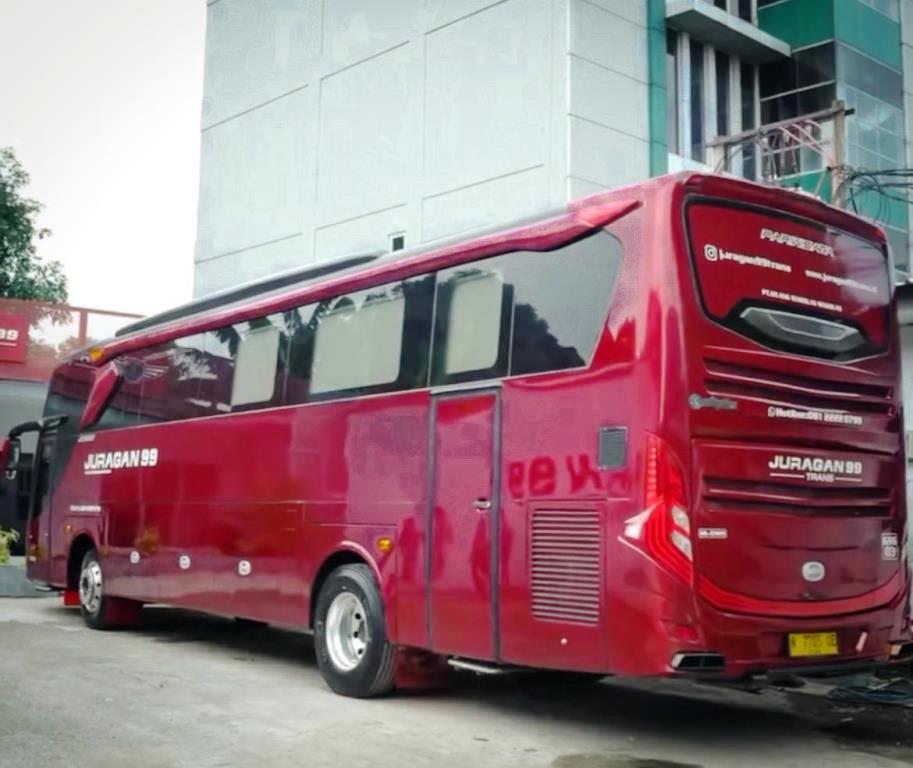 Luna Maya Naik Bus Juragan 99 Trans